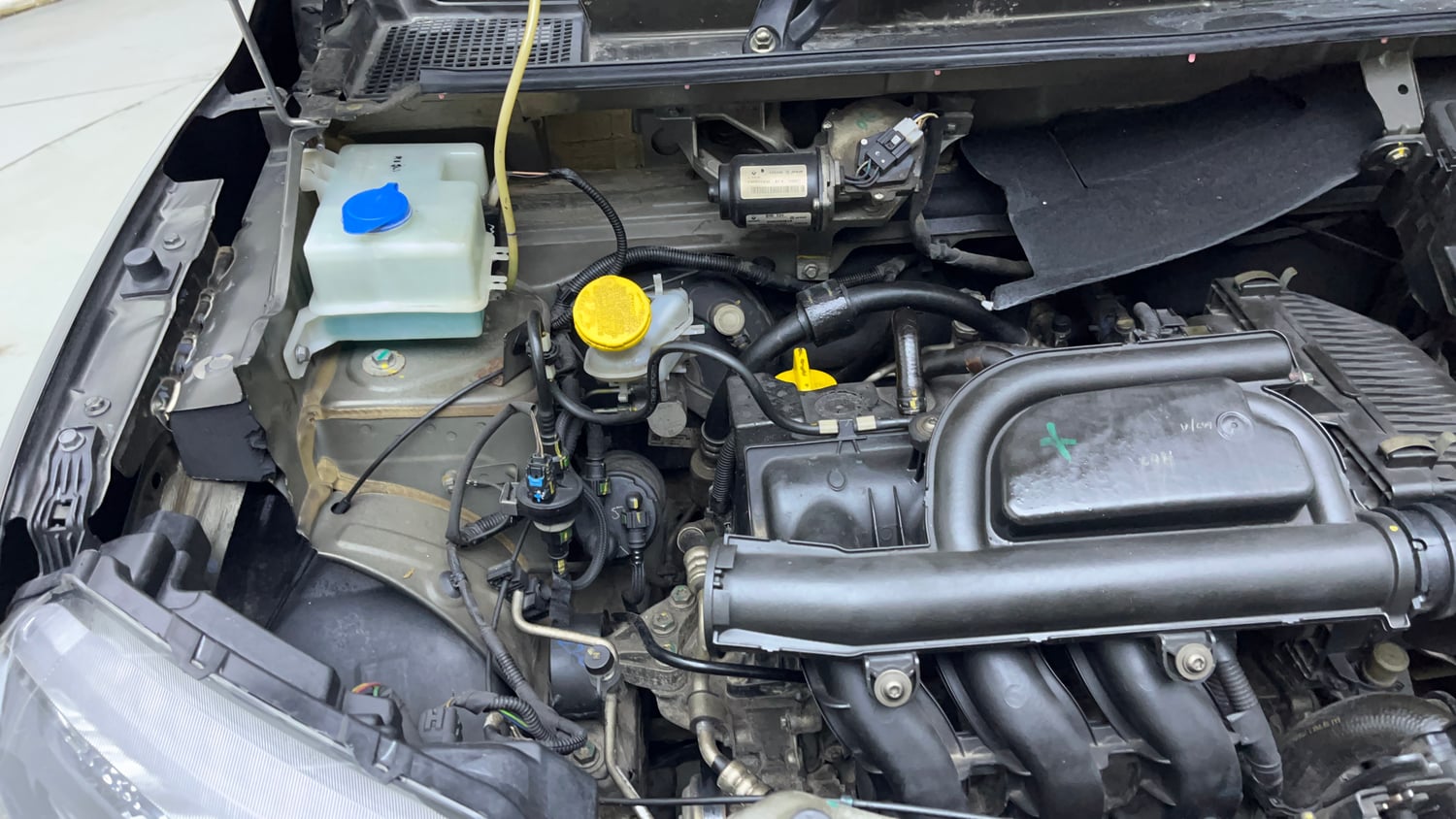 Used 2022 Renault Kwid RXT 1.0 AMT Petrol Automatic engine ENGINE RIGHT SIDE VIEW