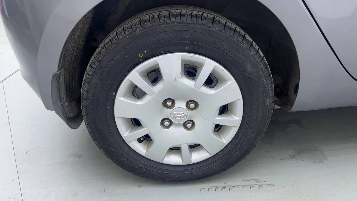 Used 2014 Hyundai i20 Magna 1.2 Petrol Manual tyres RIGHT REAR TYRE RIM VIEW
