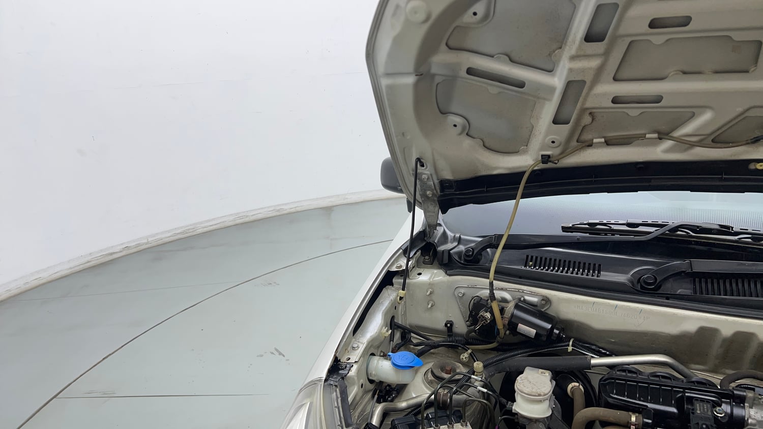 Used 2023 Maruti Suzuki Alto 800 LXi (O) CNG Cng Manual engine ENGINE RIGHT SIDE HINGE & APRON VIEW