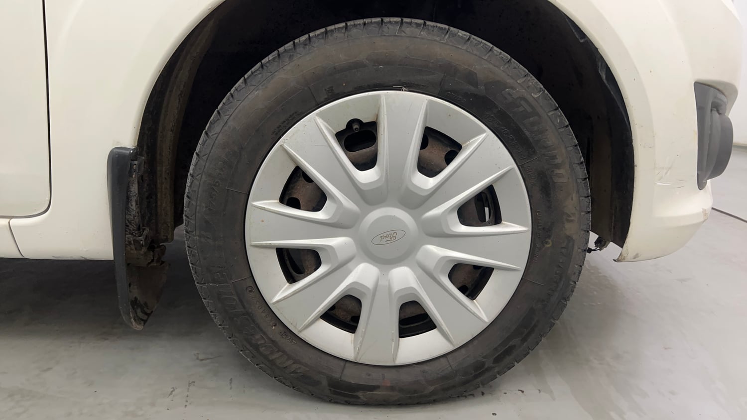 Used 2013 Ford Figo Duratorq Diesel ZXI 1.4 Diesel Manual tyres RIGHT FRONT TYRE RIM VIEW