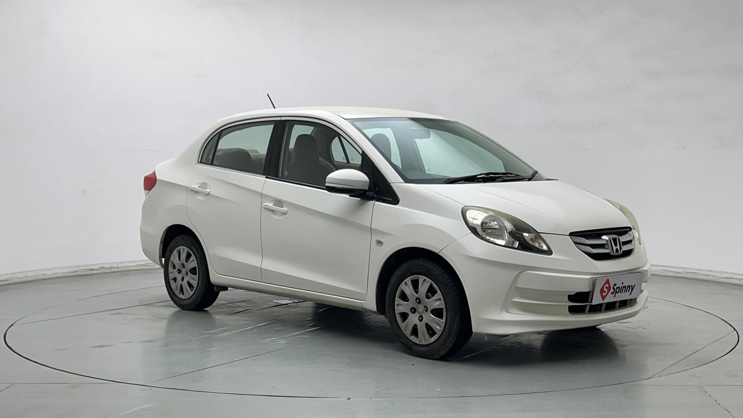 Used 2015 Honda Amaze 1.2 S i-VTEC Petrol Manual exterior RIGHT FRONT CORNER VIEW