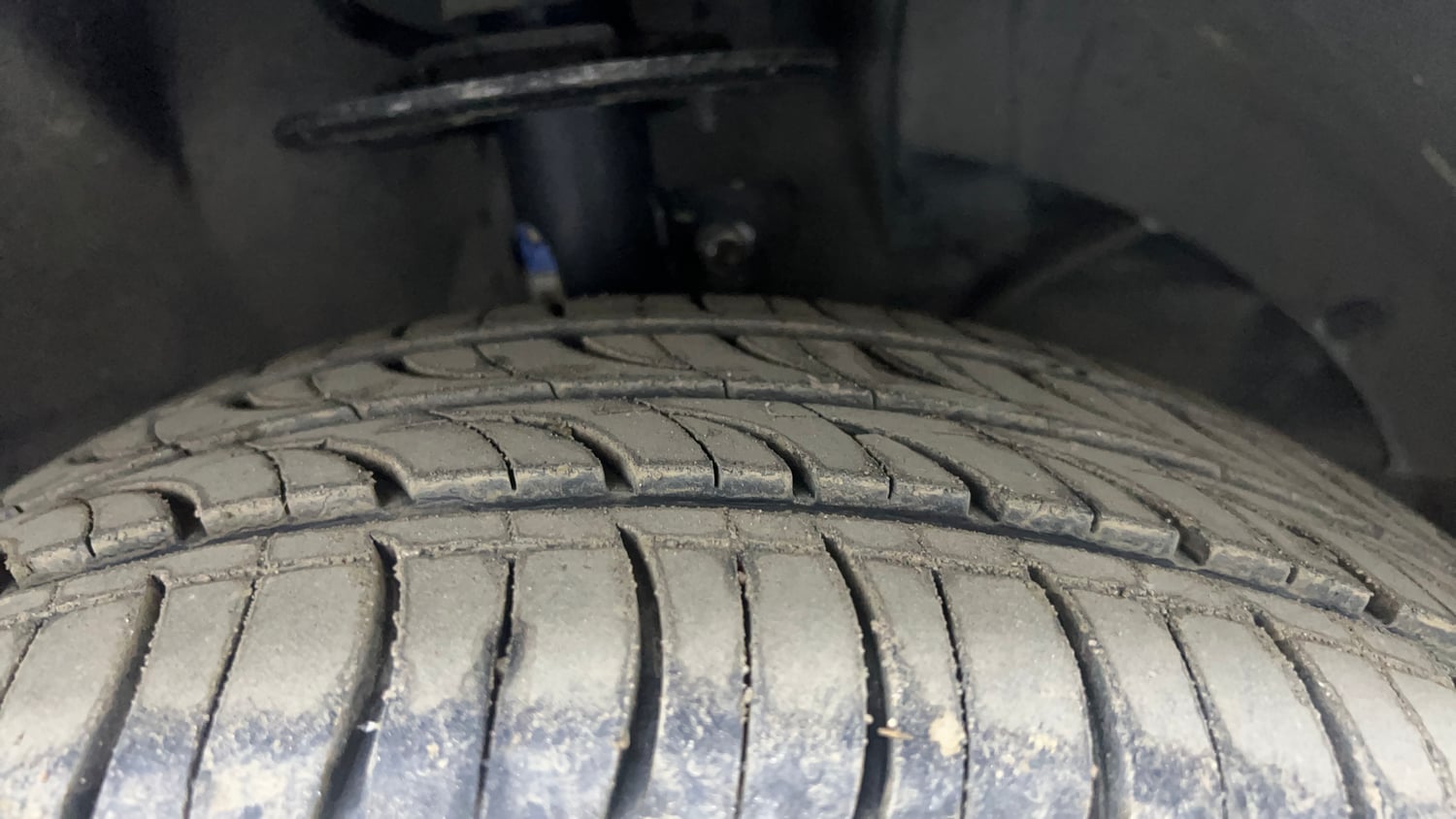Used 2017 Maruti Suzuki Baleno Zeta 1.2 Petrol Manual tyres RIGHT FRONT TYRE TREAD VIEW