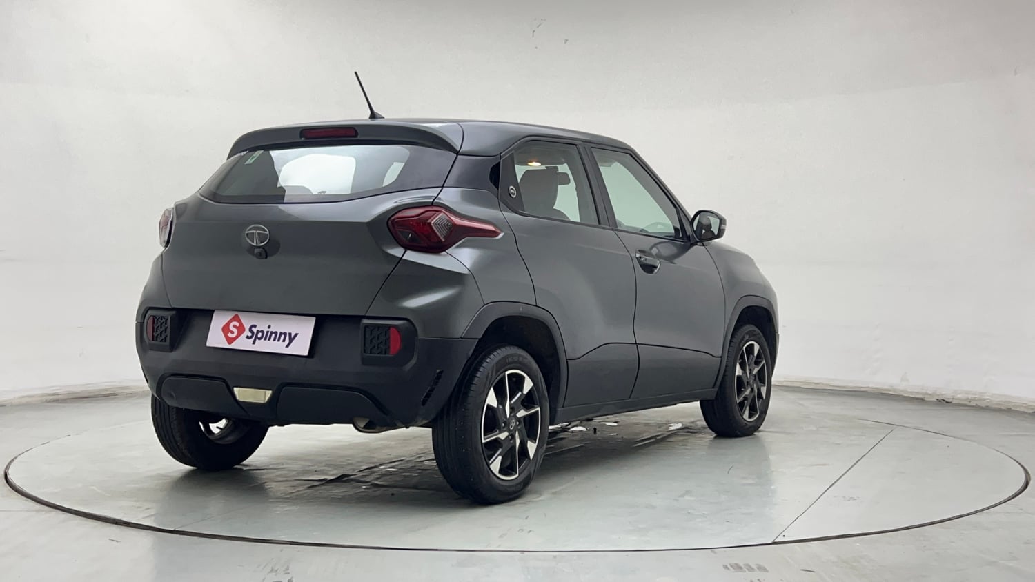 Used 2023 Tata Punch Accomplished Dazzle Pack MT Petrol Manual exterior RIGHT REAR CORNER VIEW