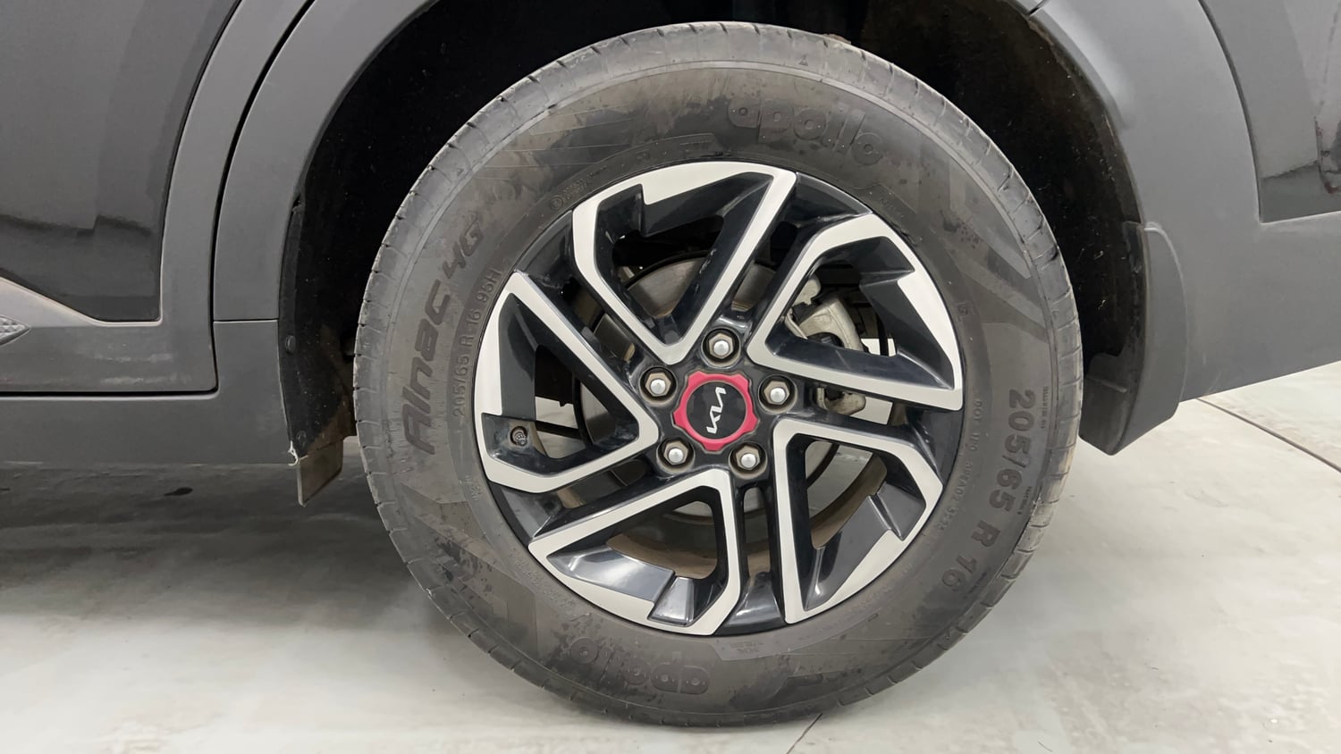 Used 2026 Kia Carens Premium (O) 1.5 Petrol 7 STR Petrol Manual tyres LEFT REAR TYRE RIM VIEW