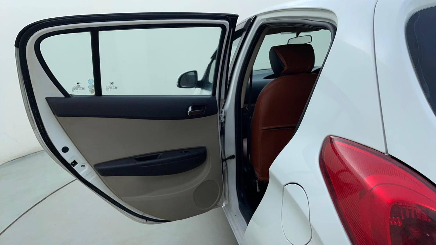 Used 2013 Hyundai i20 Magna (O) 1.2 Petrol Manual interior LEFT REAR DOOR OPEN VIEW