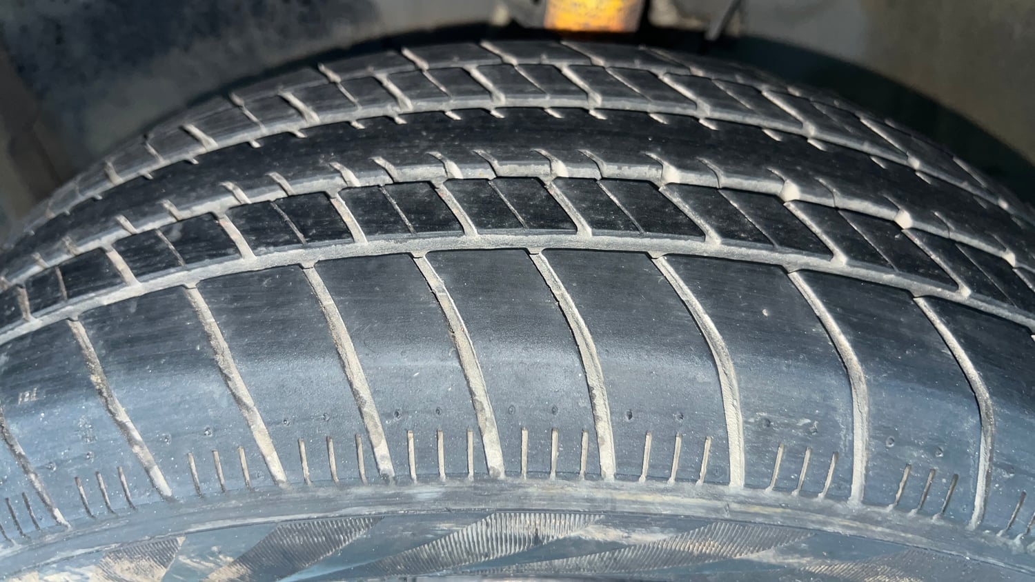 Used 2022 Honda Amaze S MT 1.2 Petrol Petrol Manual tyres LEFT FRONT TYRE TREAD VIEW
