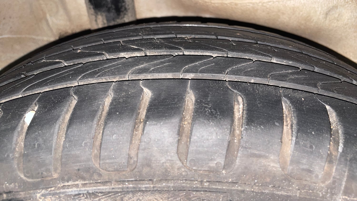 Used 2016 Honda City VX CVT Petrol Automatic tyres RIGHT REAR TYRE TREAD VIEW