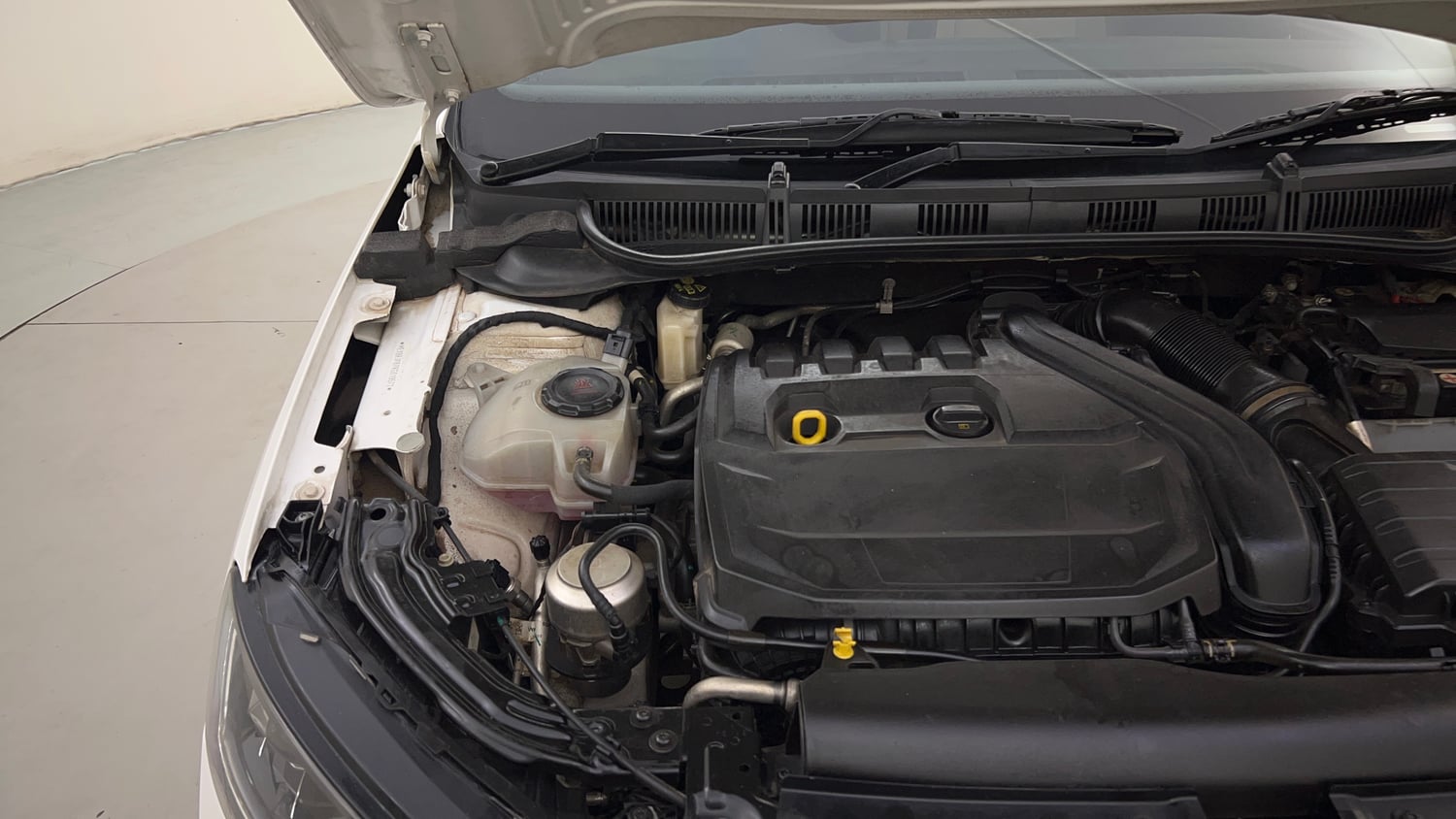 Used 2024 Skoda Slavia Style 1.5L TSI DSG Petrol Automatic engine ENGINE RIGHT SIDE HINGE & APRON VIEW