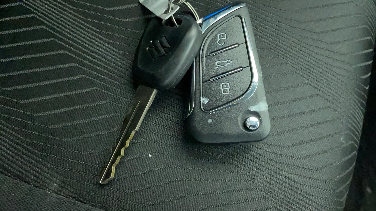 Used 2014 Maruti Suzuki Swift VXI CNG (Outside Fitted) Cng Manual extra CAR KEY VIEW