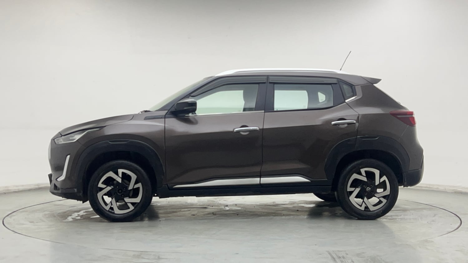 Used 2021 Nissan Magnite XV Turbo Petrol Manual exterior LEFT SIDE VIEW