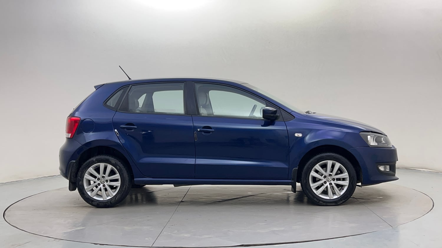 Used 2014 Volkswagen Polo Highline1.2L (P) Petrol Manual exterior RIGHT SIDE VIEW