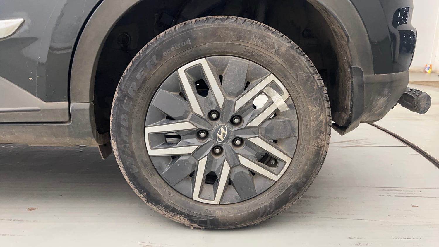 Used 2021 Hyundai Venue SX 1.0 Turbo Petrol Manual tyres LEFT REAR TYRE RIM VIEW