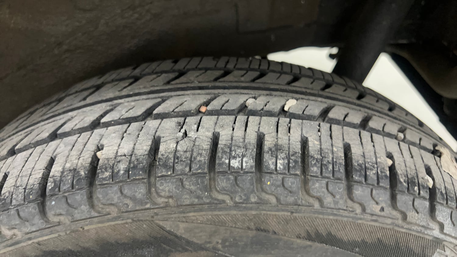 Used 2013 Maruti Suzuki Wagon R VXI Petrol Manual tyres LEFT REAR TYRE TREAD VIEW