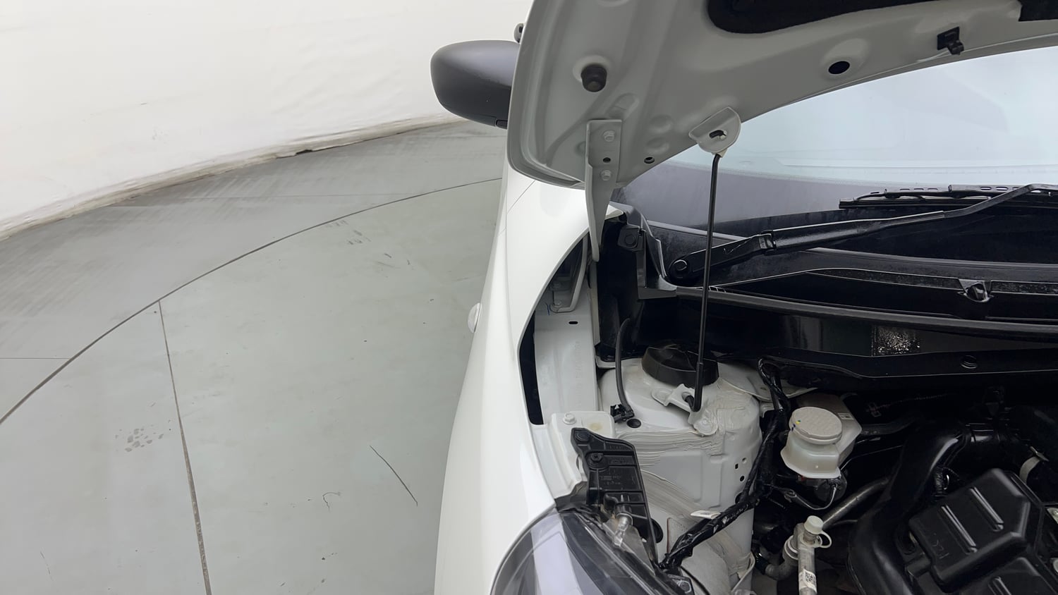 Used 2026 Maruti Suzuki Swift LXi Petrol Manual engine ENGINE RIGHT SIDE HINGE & APRON VIEW