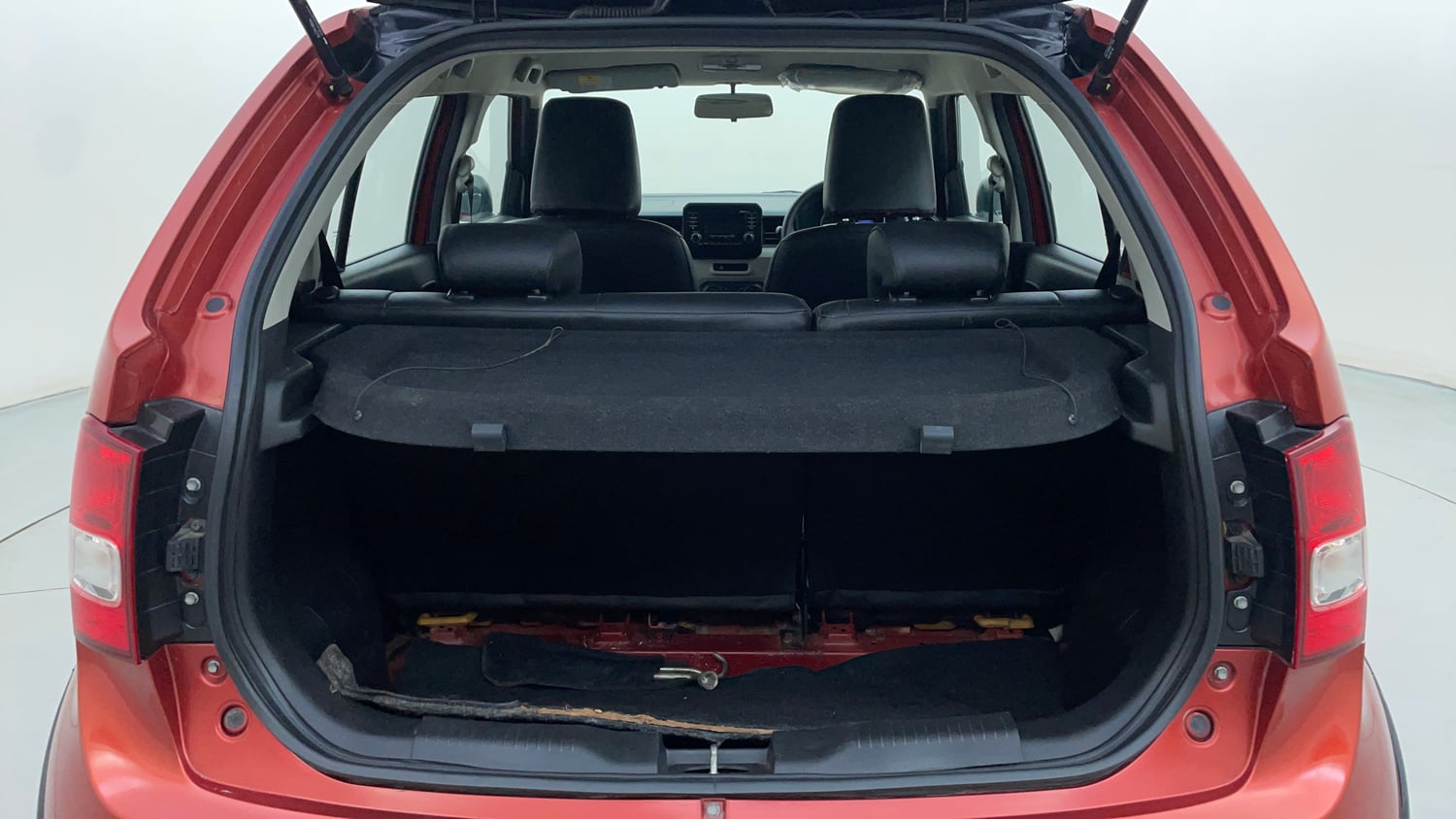 Used 2017 Maruti Suzuki Ignis Zeta 1.2 AMT Petrol Automatic interior DICKY INSIDE VIEW
