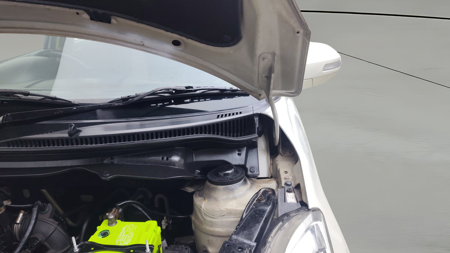 Used 2014 Maruti Suzuki Swift Dzire VXI Petrol Manual engine ENGINE LEFT SIDE HINGE & APRON VIEW