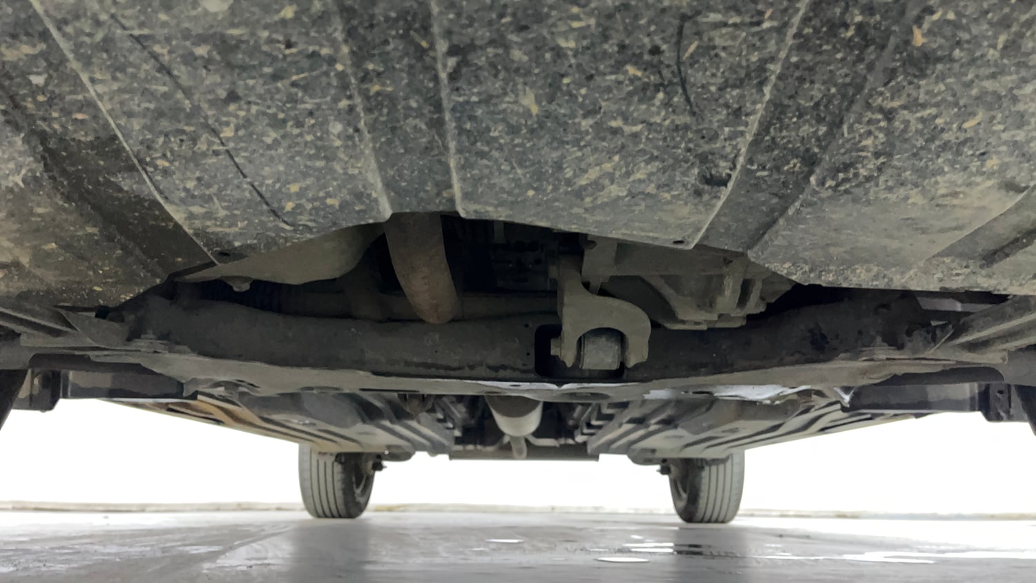 Used 2020 maruti-suzuki Vitara Brezza VXi Petrol Manual extra FRONT LEFT UNDERBODY VIEW