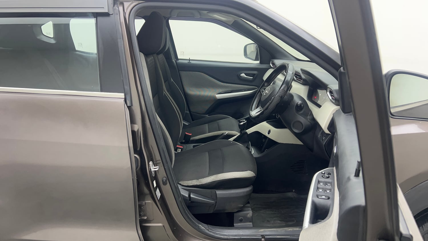 Used 2021 Nissan Magnite XV Turbo Petrol Manual interior RIGHT SIDE FRONT DOOR CABIN VIEW