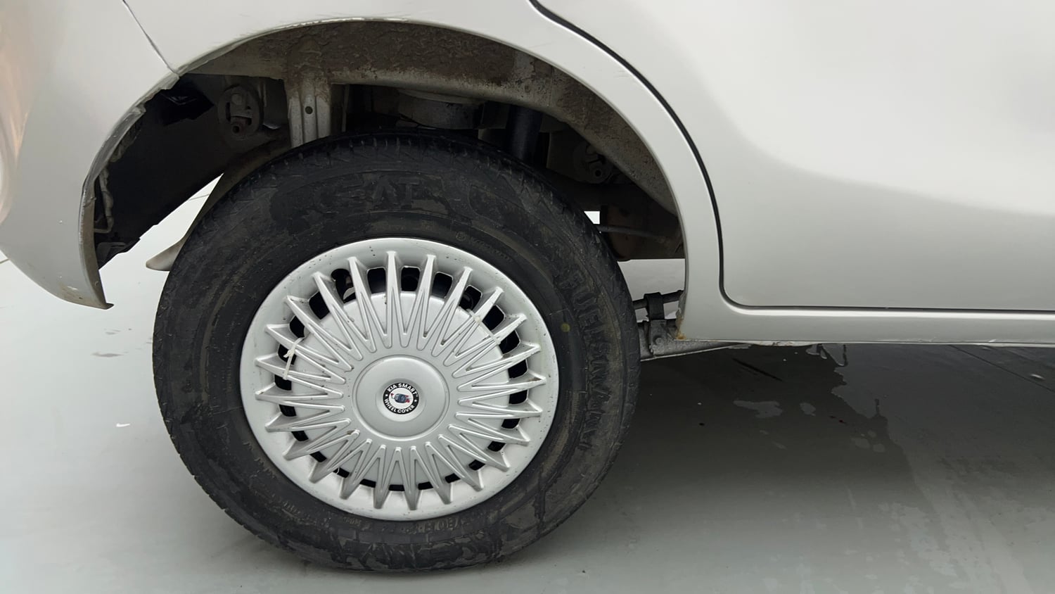 Used 2023 Maruti Suzuki Alto 800 LXi (O) CNG Cng Manual tyres RIGHT REAR TYRE RIM VIEW