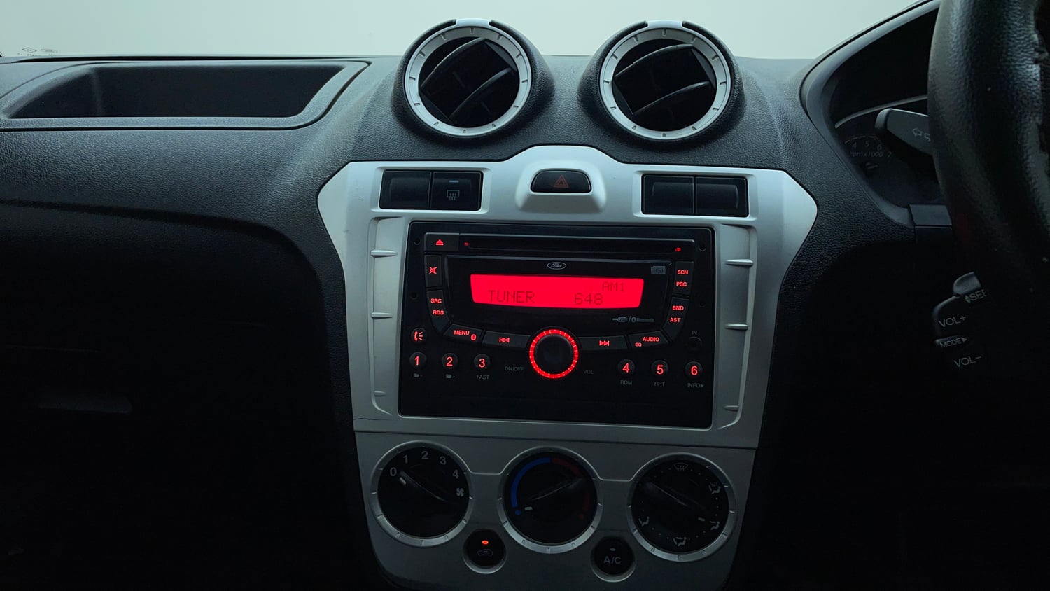Used 2014 Ford Figo Duratorq Diesel ZXI 1.4 Diesel Manual interior MUSIC SYSTEM & AC CONTROL VIEW