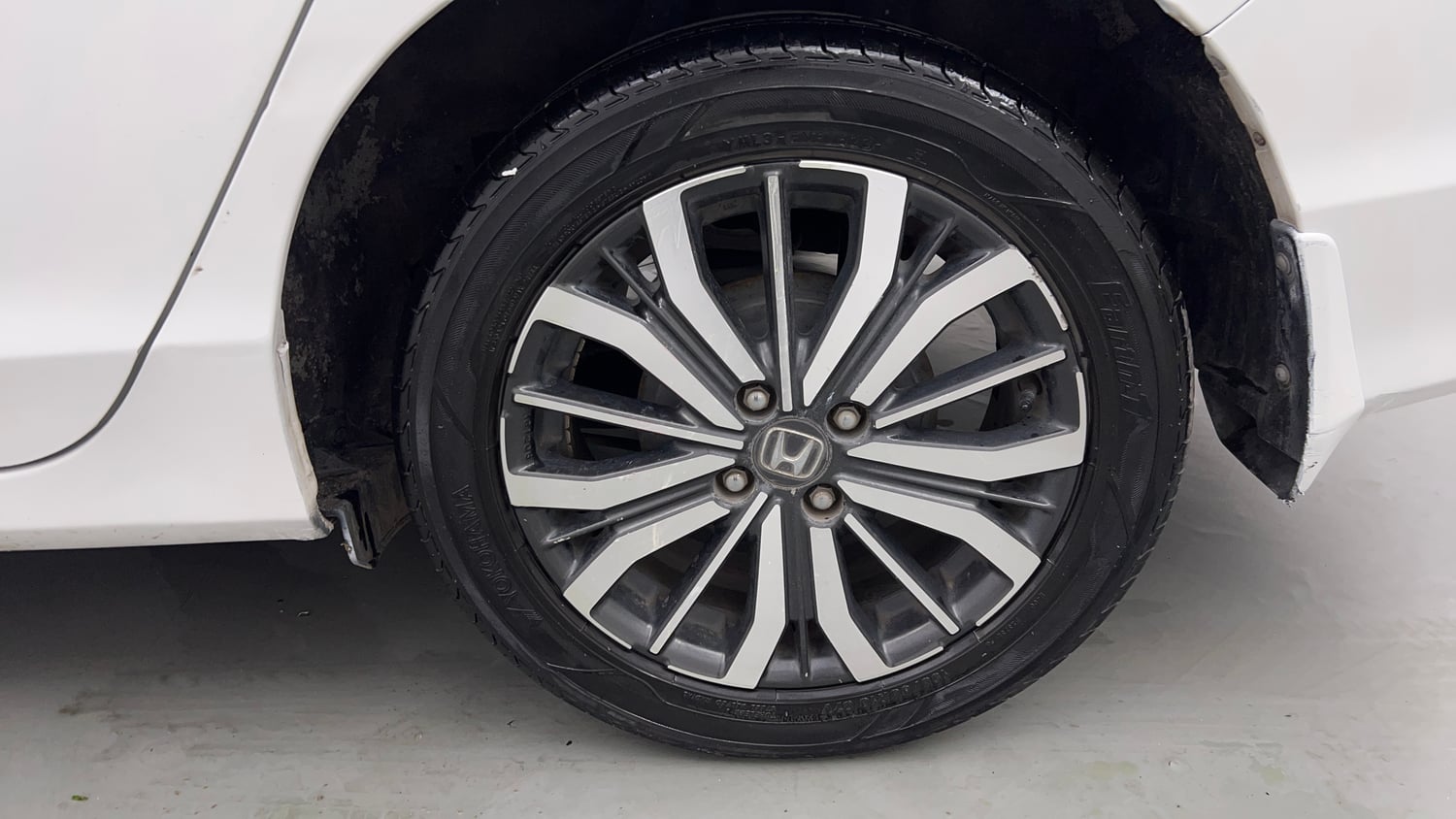 Used 2017 Honda City VX CVT Petrol Petrol Automatic tyres LEFT REAR TYRE RIM VIEW