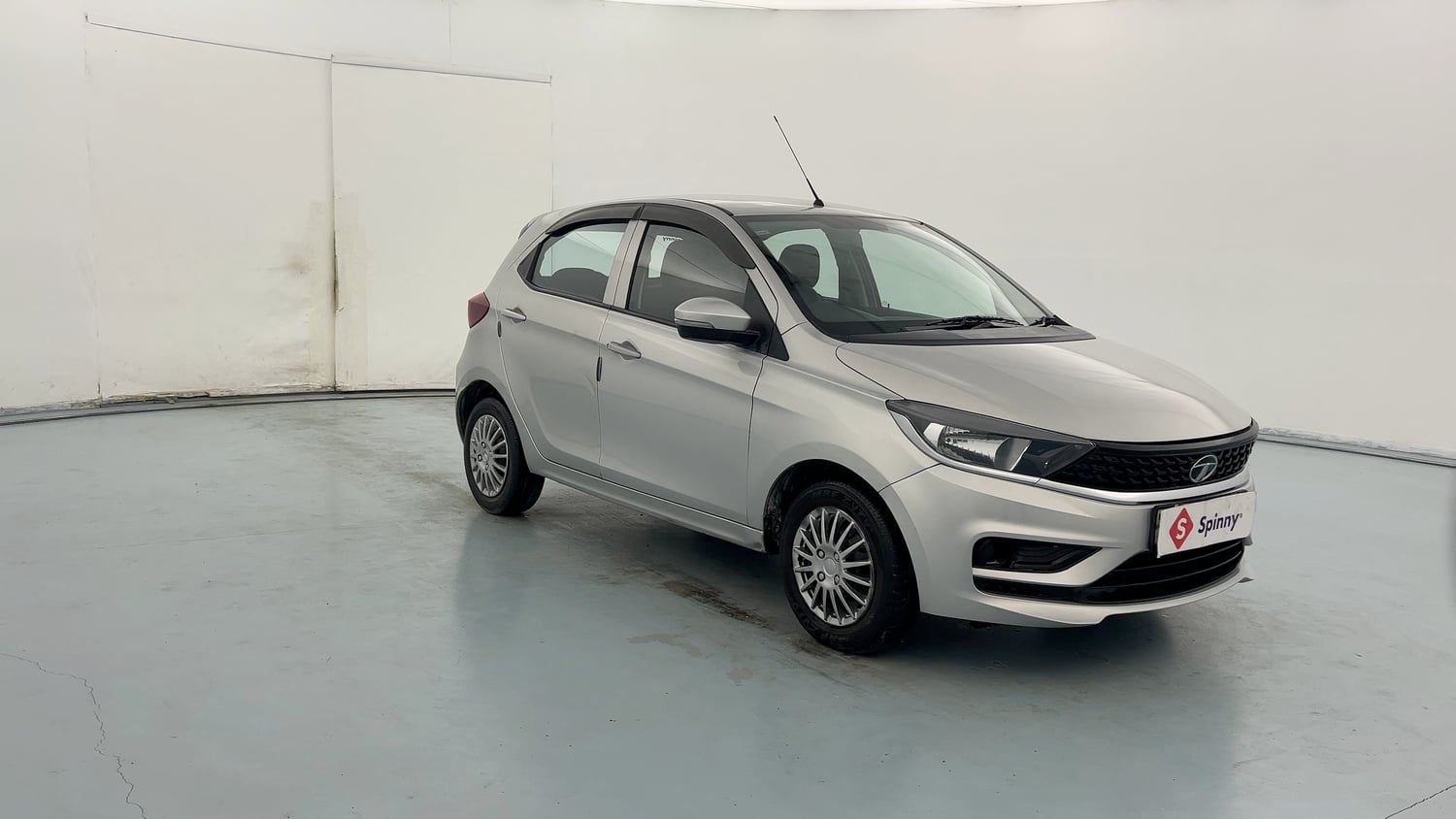 Used 2020 Tata Tiago XT Petrol Manual exterior RIGHT FRONT CORNER VIEW