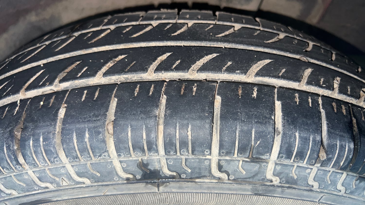Used 2019 Renault Triber RXE Petrol Manual tyres LEFT REAR TYRE TREAD VIEW
