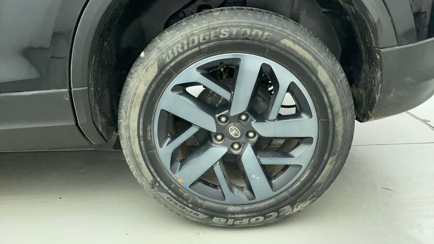 Used 2022 Tata Harrier XZ Plus Dark Edition Diesel Manual tyres LEFT REAR TYRE RIM VIEW