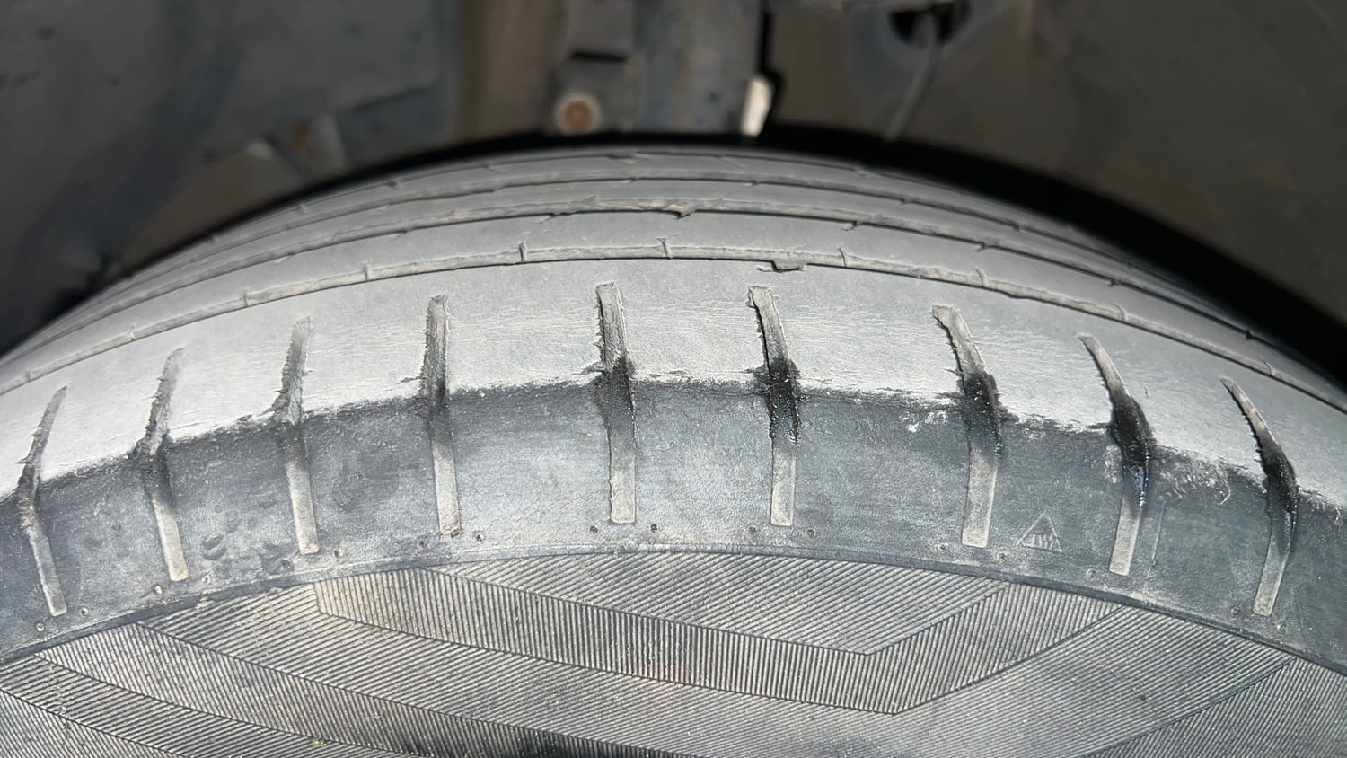 Used 2018 Maruti Suzuki Swift ZXi AMT Petrol Automatic tyres LEFT FRONT TYRE TREAD VIEW