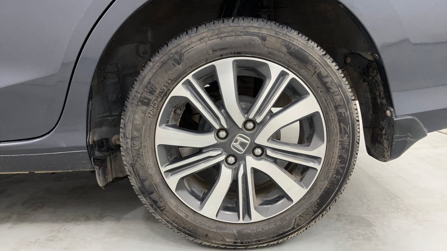 Used 2023 Honda Amaze VX MT 1.2 Petrol Petrol Manual tyres LEFT REAR TYRE RIM VIEW