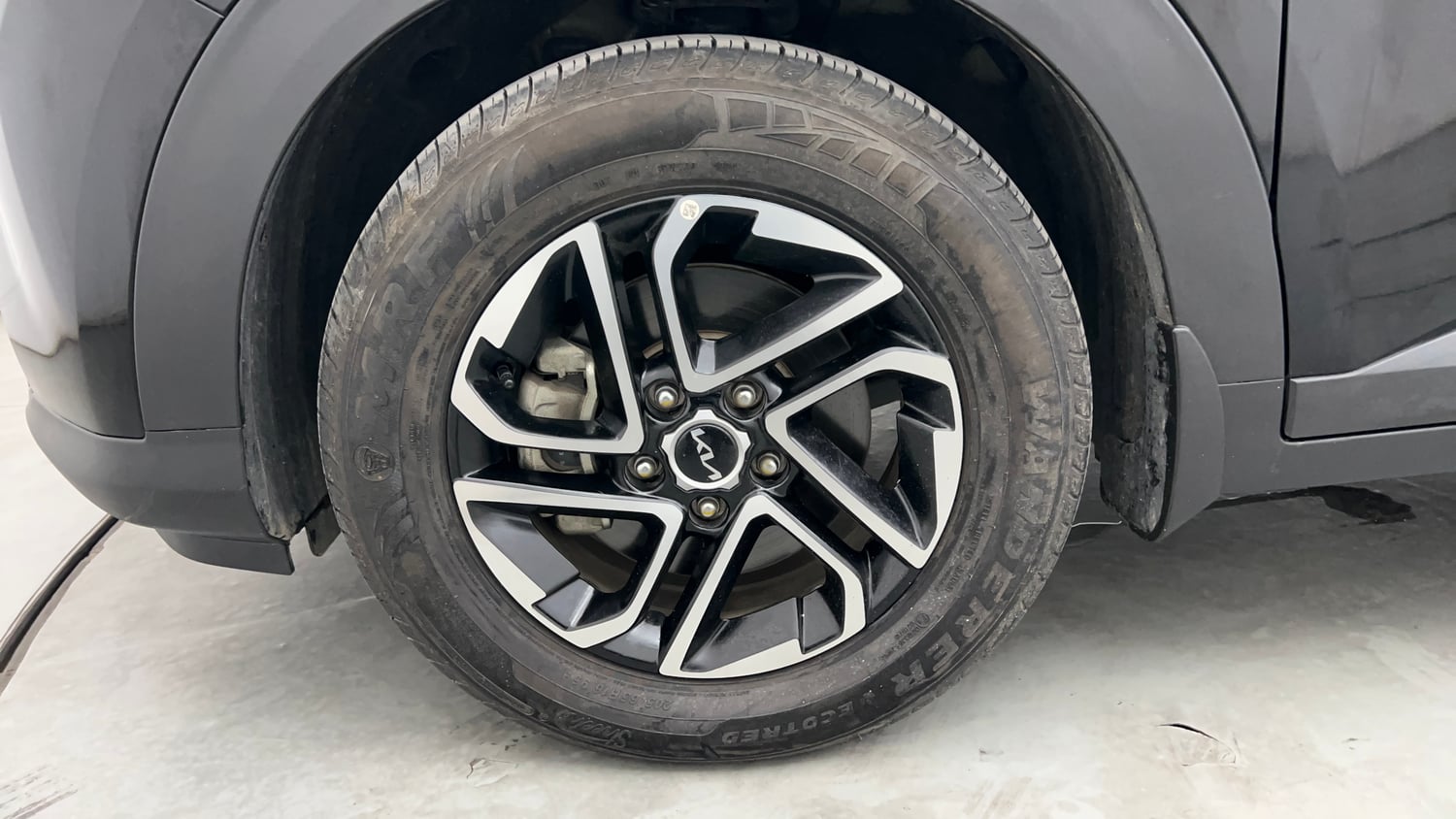 Used 2024 Kia Carens Luxury Plus 1.5 Diesel AT 7 STR Diesel Automatic tyres LEFT FRONT TYRE RIM VIEW