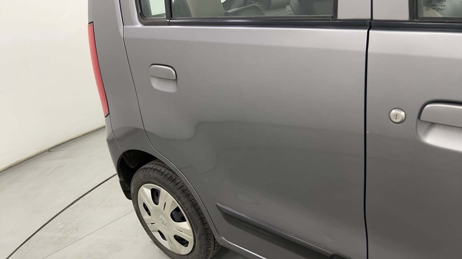 Used 2013 Maruti Suzuki Wagon R VXI Petrol Manual dents MINOR SCRATCH