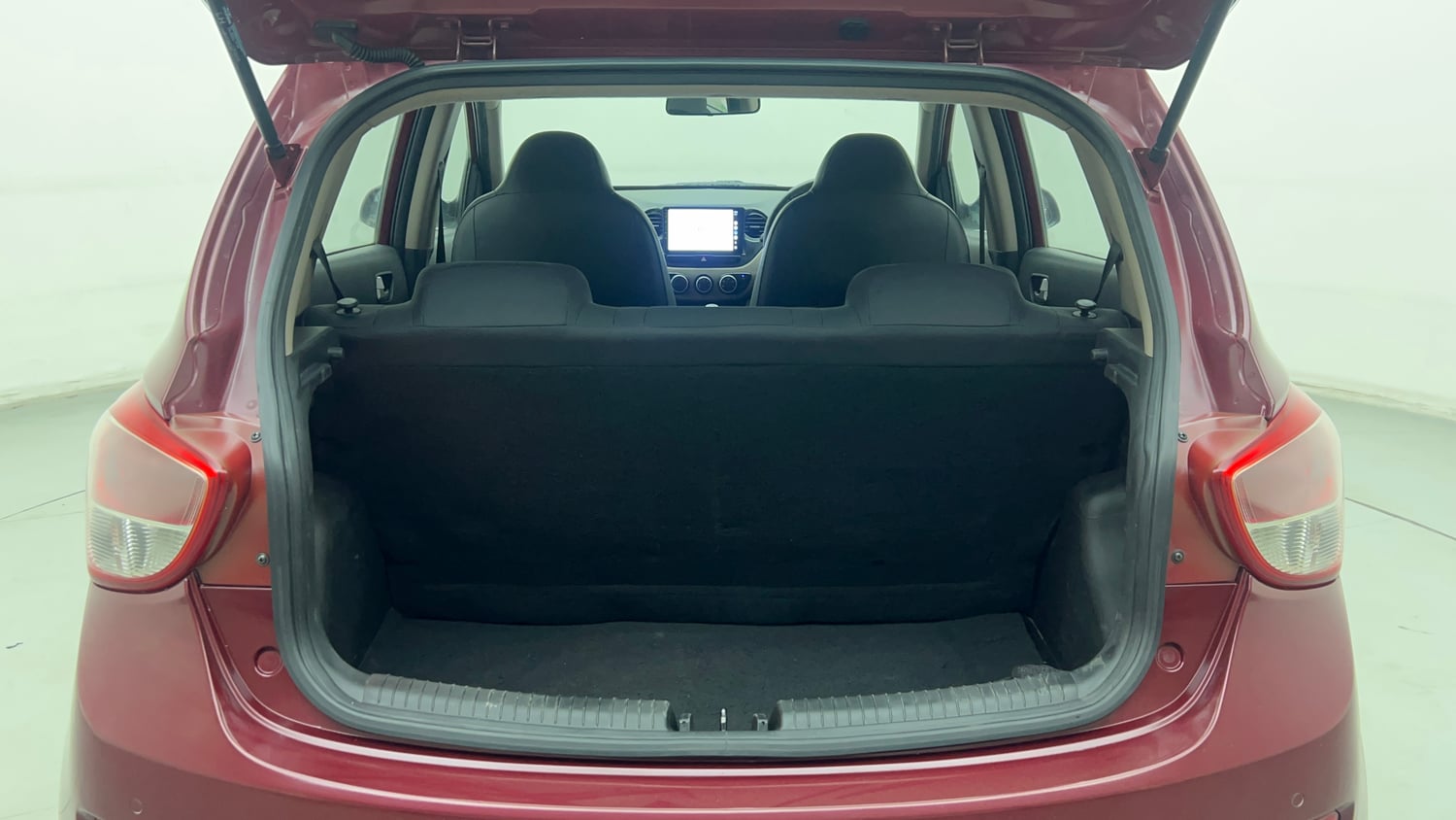 Used 2013 Hyundai Grand i10 Sportz 1.2 Kappa VTVT Petrol Manual interior DICKY INSIDE VIEW
