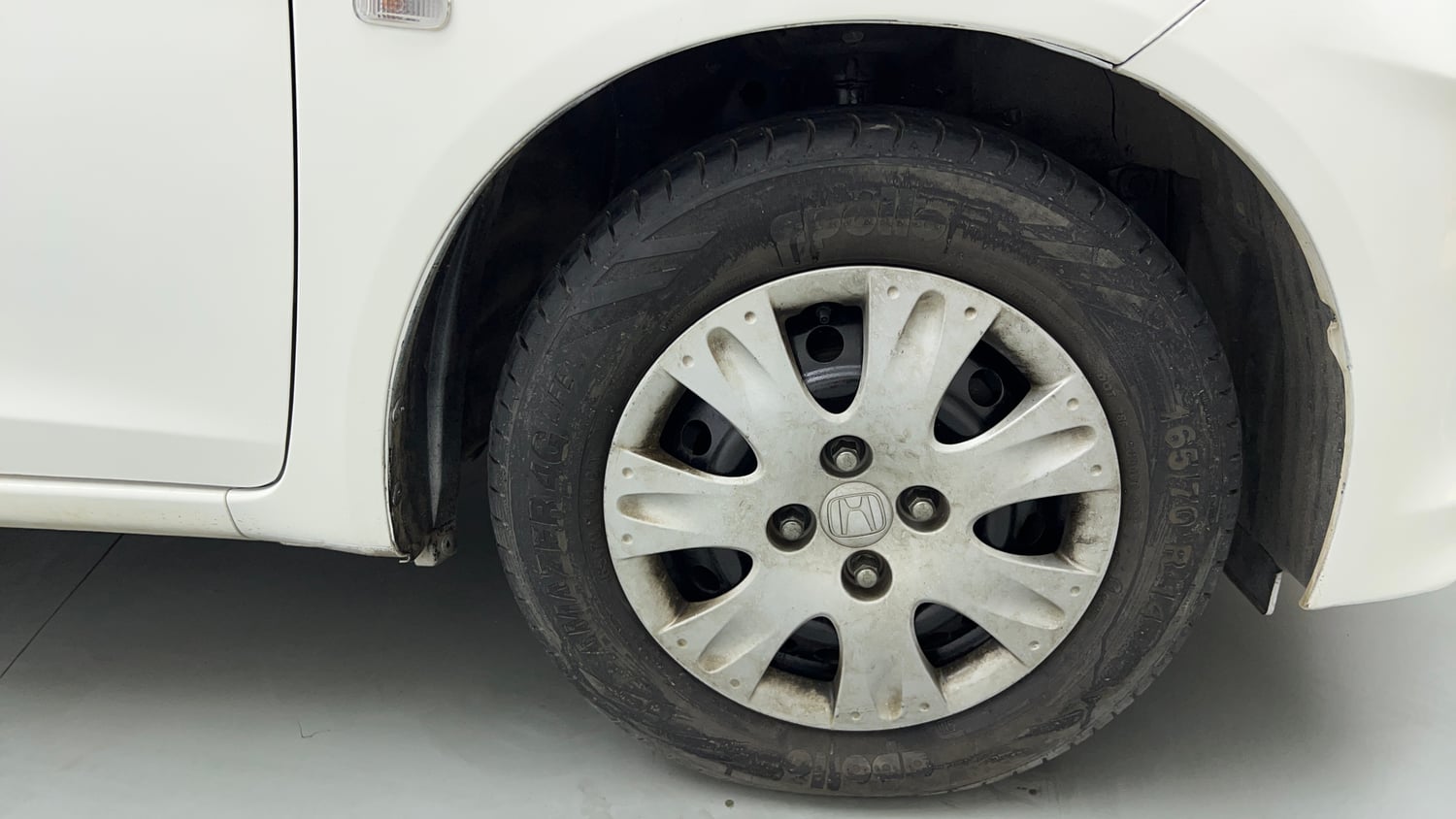 Used 2015 Honda Amaze 1.2 S i-VTEC Petrol Manual tyres RIGHT FRONT TYRE RIM VIEW