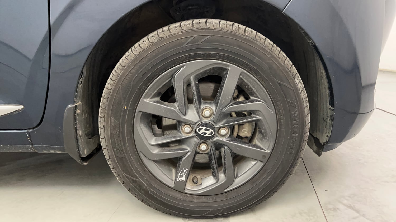 Used 2021 Hyundai Grand i10 Nios Sportz AMT 1.2 Kappa VTVT Petrol Automatic tyres RIGHT FRONT TYRE RIM VIEW