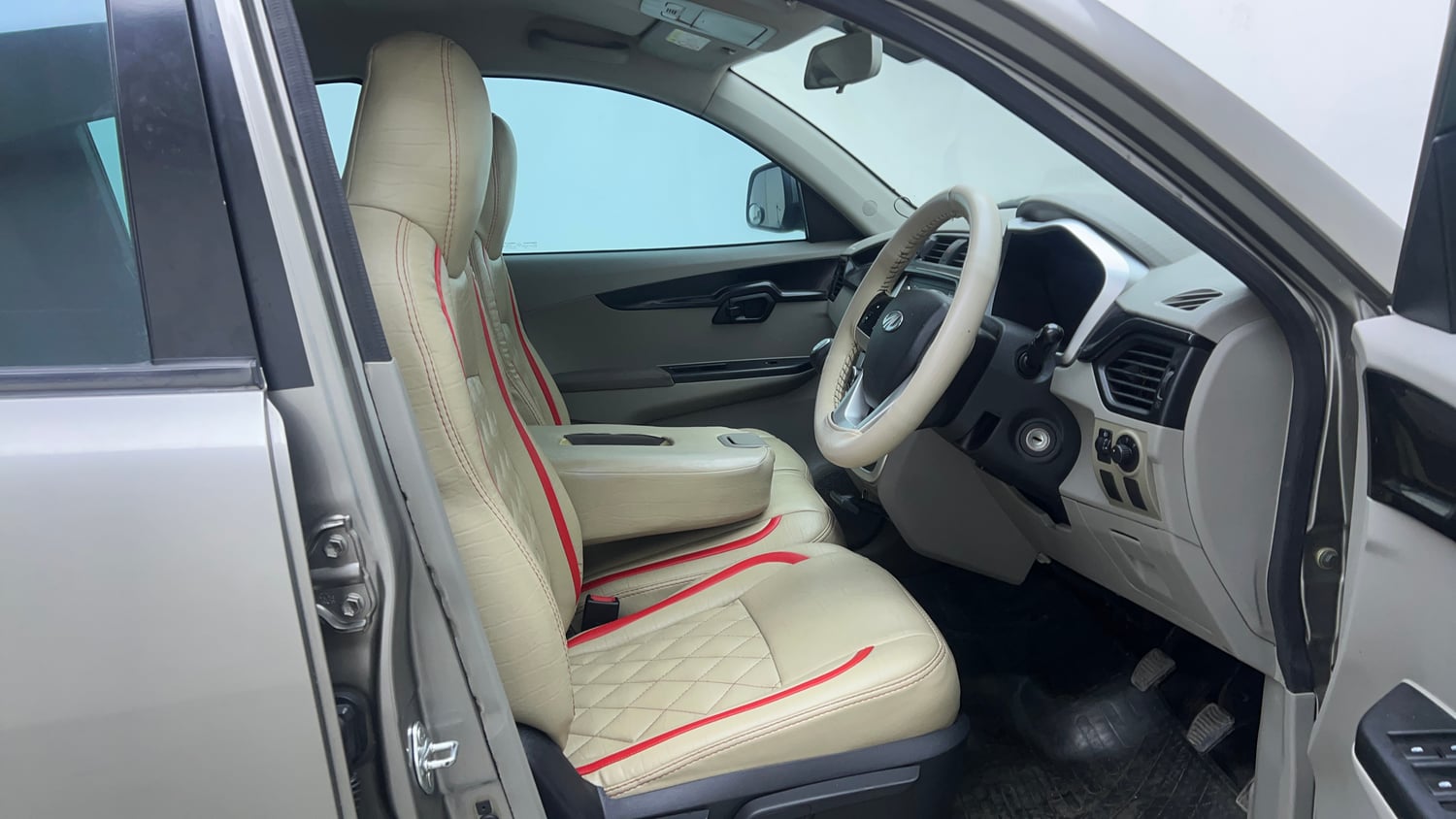 Used 2016 Mahindra KUV100 K6+ 6 STR Petrol Manual interior RIGHT SIDE FRONT DOOR CABIN VIEW