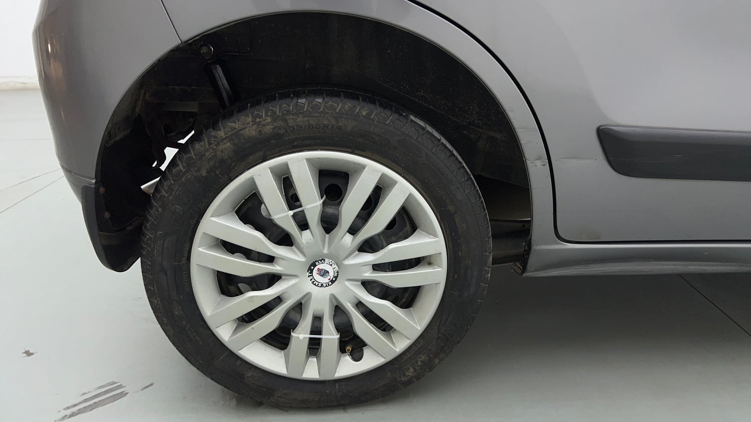 Used 2013 Maruti Suzuki Wagon R VXI Petrol Manual tyres RIGHT REAR TYRE RIM VIEW