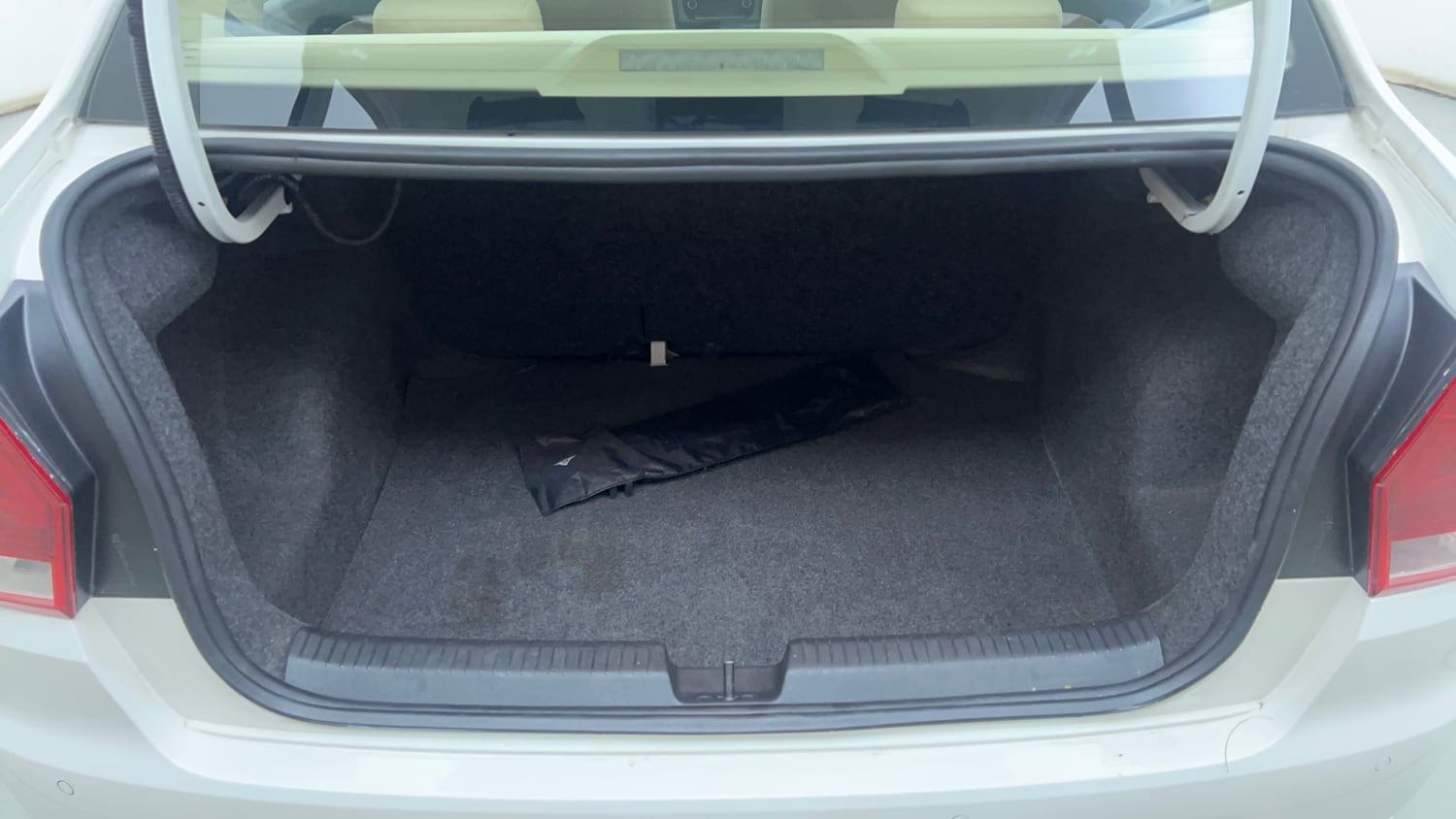 Used 2019 Volkswagen Ameo Highline1.0L (P) Petrol Manual interior DICKY INSIDE VIEW