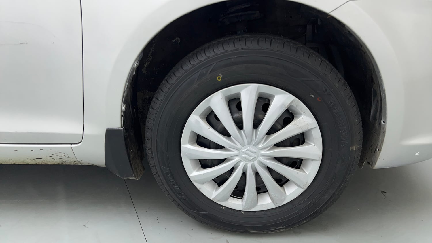 Used 2016 Maruti Suzuki Swift Dzire VXI (O) Petrol Manual tyres RIGHT FRONT TYRE RIM VIEW