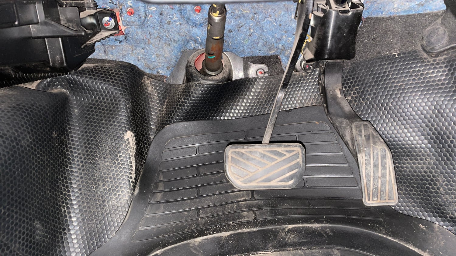 Used 2017 Maruti Suzuki Ignis Zeta 1.2 AMT Petrol Automatic interior PEDALS VIEW