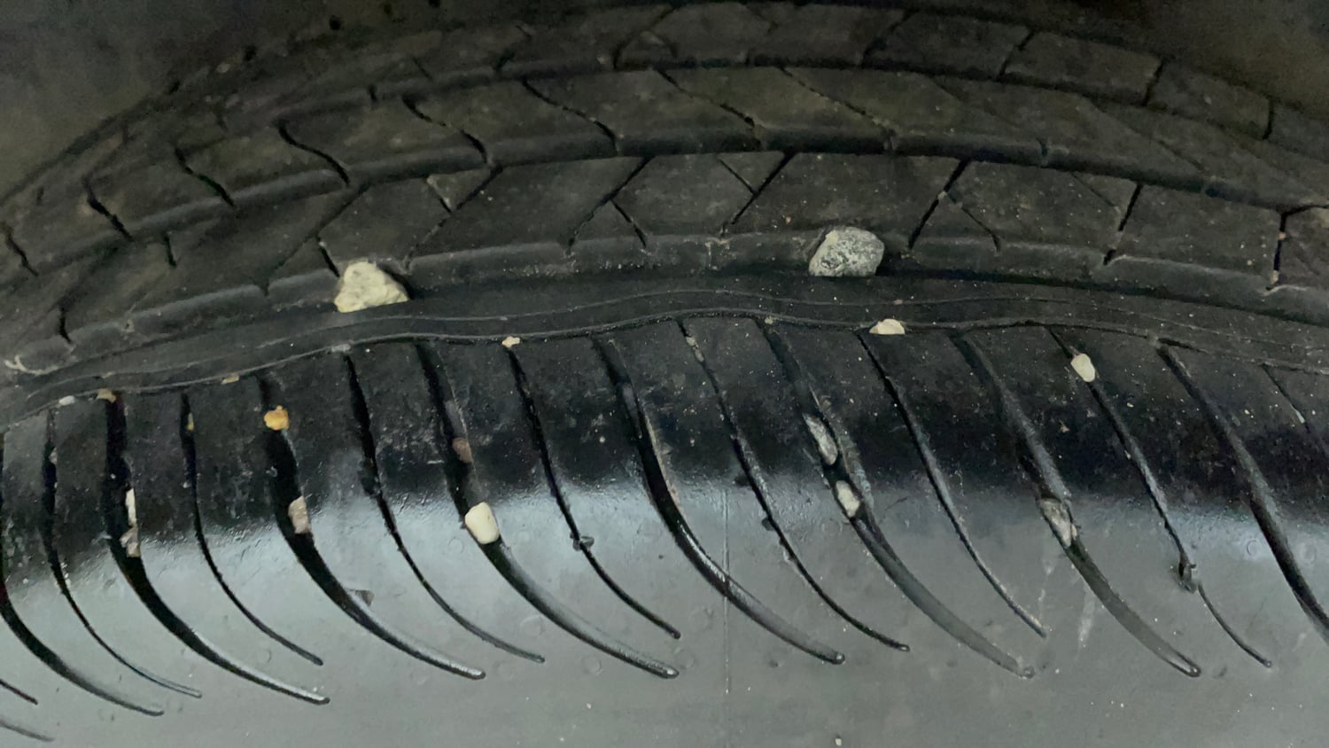 Used 2022 Volkswagen Taigun Highline 1.0 TSI MT Petrol Manual tyres RIGHT REAR TYRE TREAD VIEW