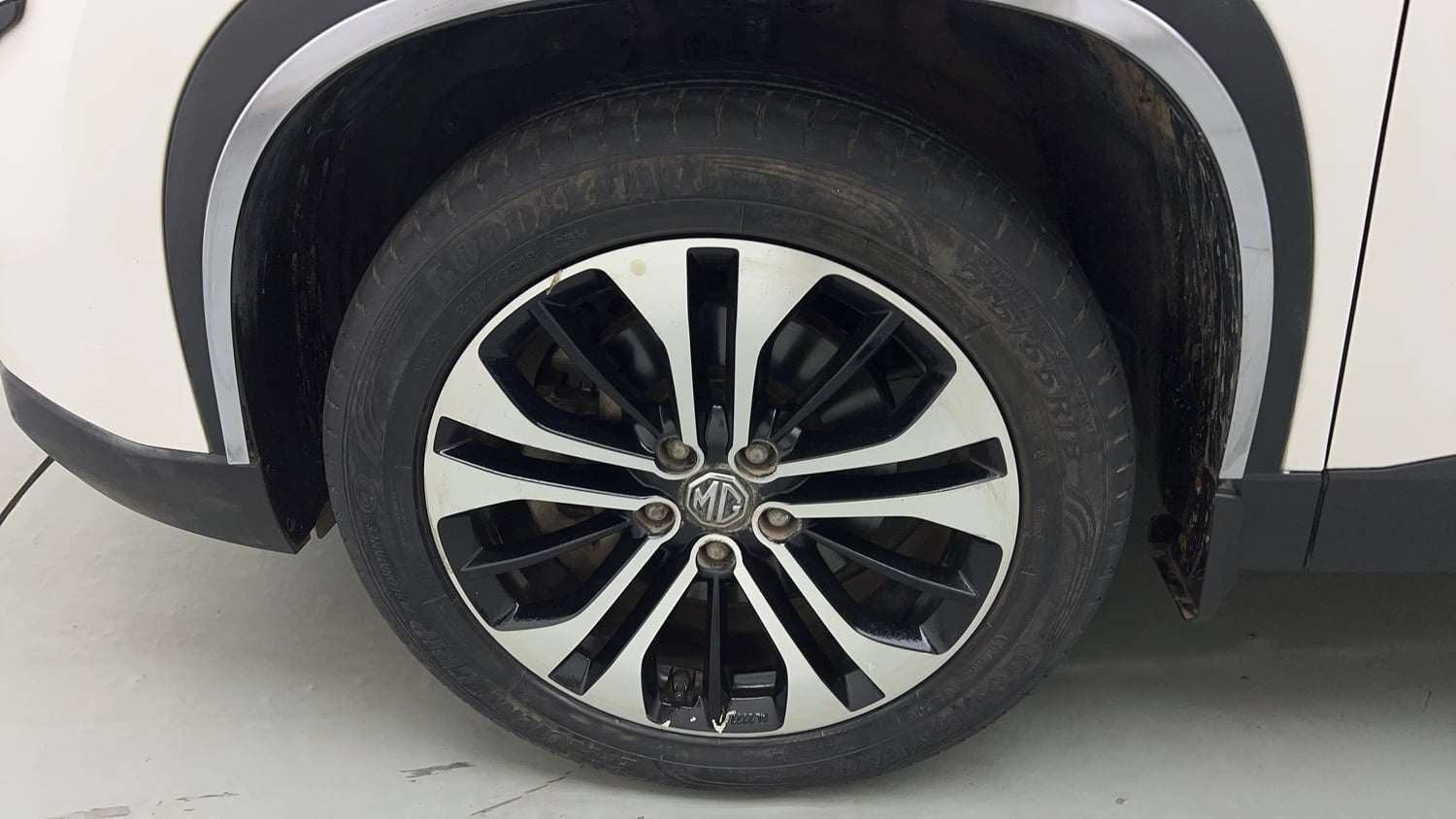 Used 2021 MG Motors Hector Sharp 1.5 Petrol Turbo Hybrid MT Dual Tone Hybrid Manual tyres LEFT FRONT TYRE RIM VIEW