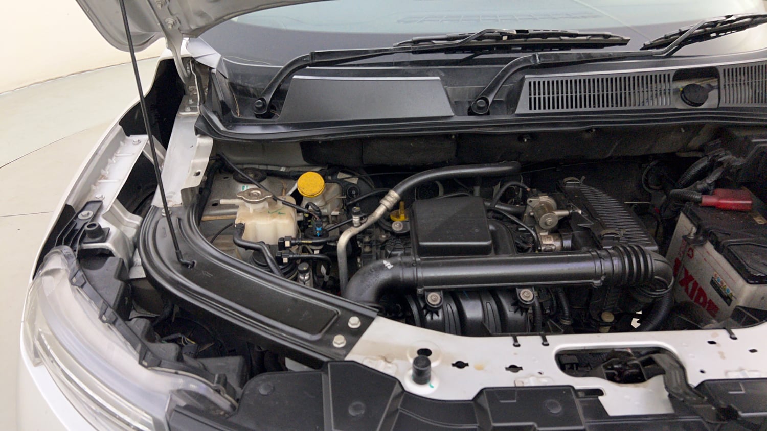 Used 2023 Renault Kiger RXZ MT Petrol Manual engine ENGINE RIGHT SIDE HINGE & APRON VIEW