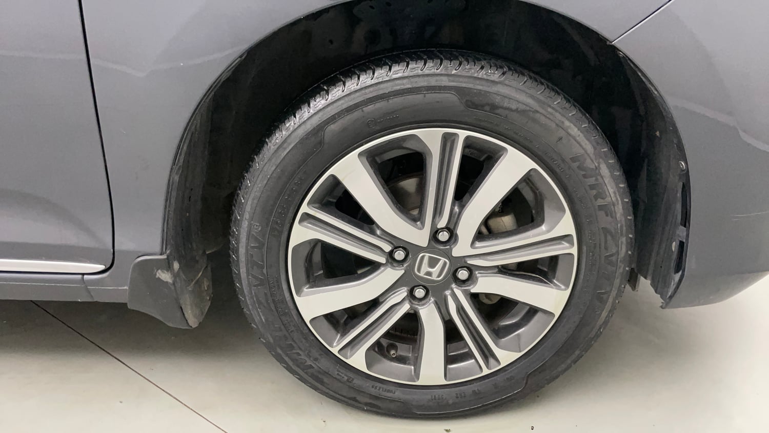 Used 2023 Honda Amaze VX MT 1.2 Petrol Petrol Manual tyres RIGHT FRONT TYRE RIM VIEW