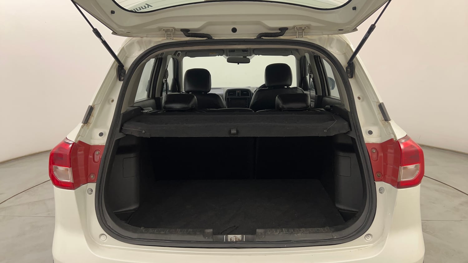 Used 2017 Maruti Suzuki Vitara Brezza [2016-2020] ZDi Plus Diesel Manual interior DICKY INSIDE VIEW