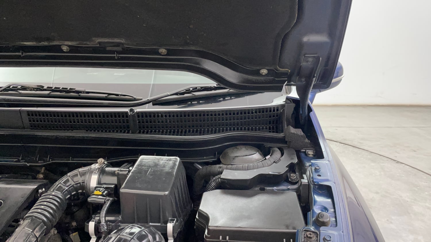 Used 2018 Maruti Suzuki S-Cross Alpha 1.3 Diesel Manual engine ENGINE LEFT SIDE HINGE & APRON VIEW