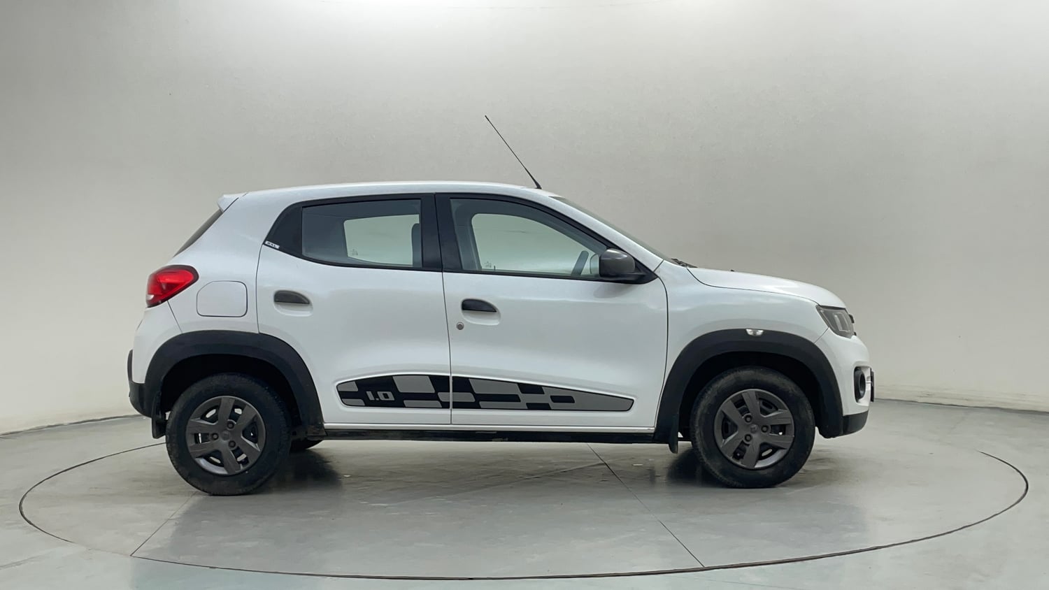 Used 2018 Renault Kwid 1.0 RXL Petrol Manual exterior RIGHT SIDE VIEW
