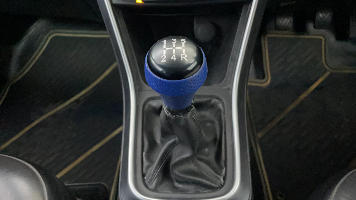 Used 2018 Maruti Suzuki S-Cross Alpha 1.3 Diesel Manual interior GEAR  KNOB VIEW