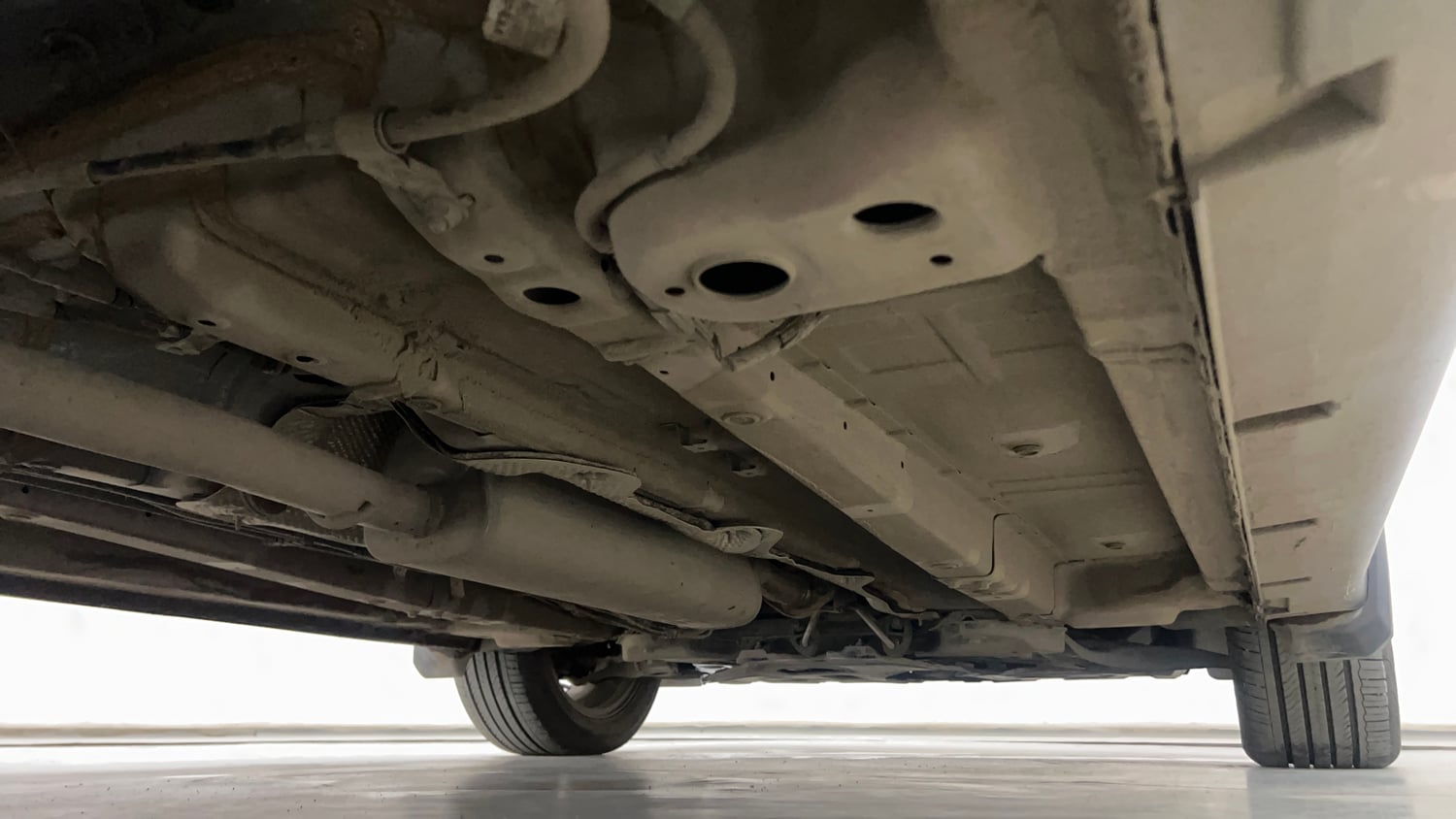 Used 2024 Mahindra XUV 3XO AX7 1.2 Petrol AT Petrol Automatic extra REAR RIGHT UNDERBODY VIEW