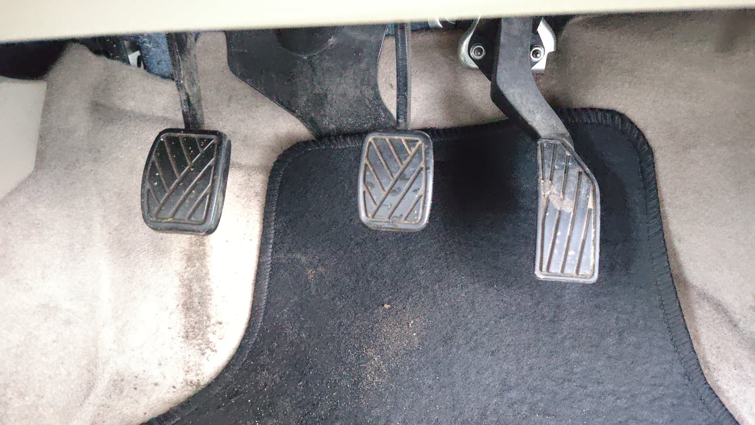 Used 2014 Maruti Suzuki Swift Dzire VXI Petrol Manual interior PEDALS VIEW